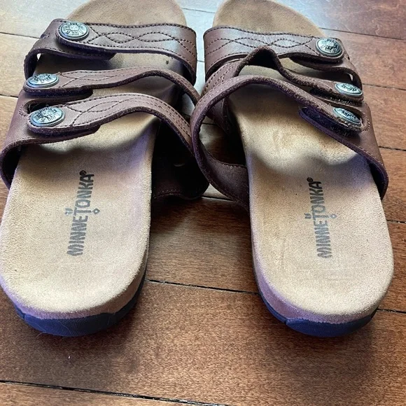 Minnetonka Women's Leather Brown Slip-on 3 Straps Sandal
Suede Footbed Sz 7 - Picture 4 of 6